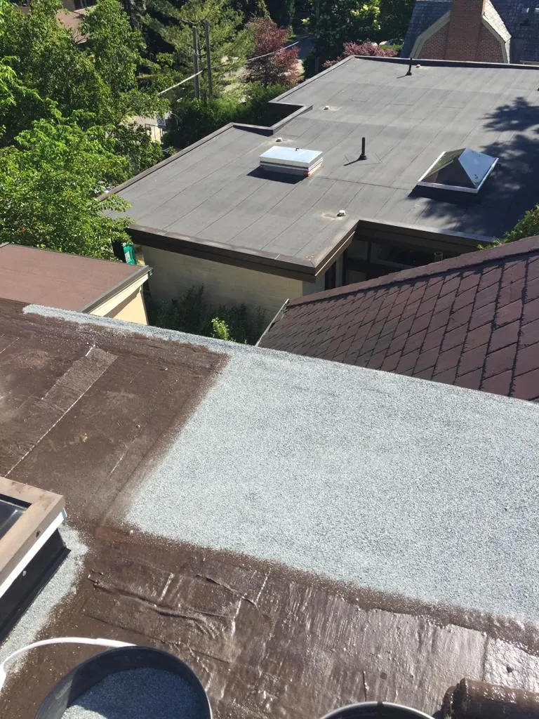 Cold-ply flat roof membrane with ceramic granule surfacing in Toronto, view 10