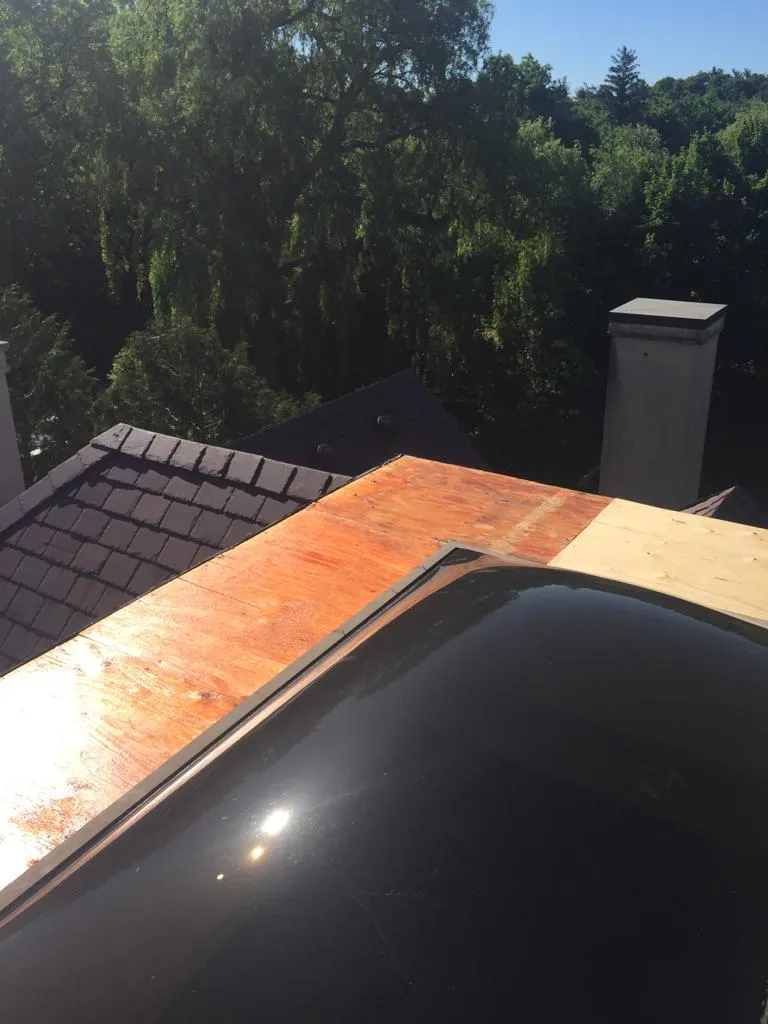 Cold-ply flat roof membrane with ceramic granule surfacing in Toronto, view 3