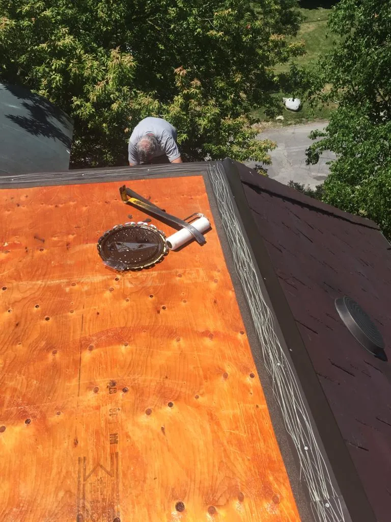 Cold-ply flat roof membrane with ceramic granule surfacing in Toronto, view 4