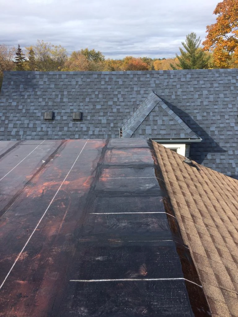 Flat Roofs Toronto roofing crew working on a flat roof, view 24