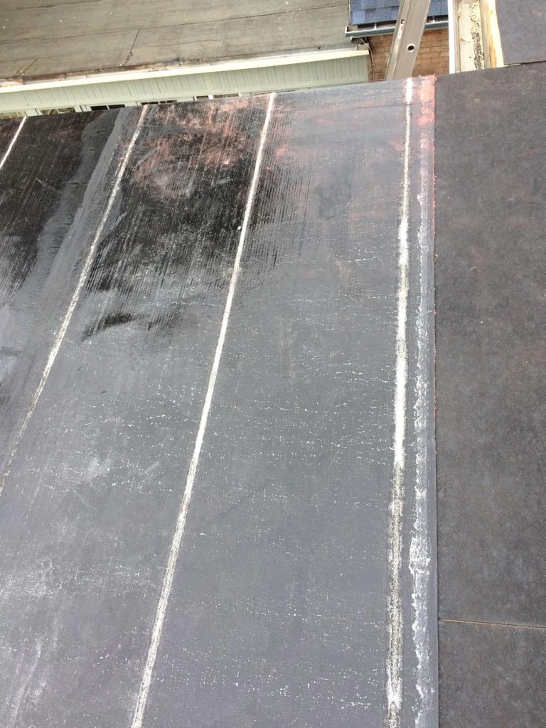Flat Roofs Toronto roofing crew working on a flat roof, view 23